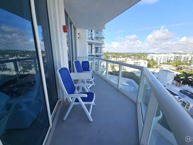 1-bedroom condo for rent in Miami Beach - 6515 Collins Ave 901 - MondialRealty