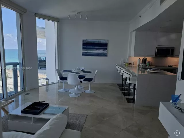 1-bedroom condo for rent in Miami Beach - 6515 Collins Ave 901 - MondialRealty