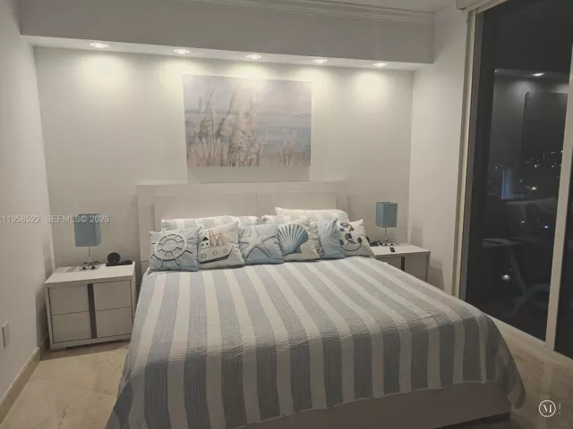 1-bedroom condo for rent in Miami Beach - 6515 Collins Ave 901 - MondialRealty