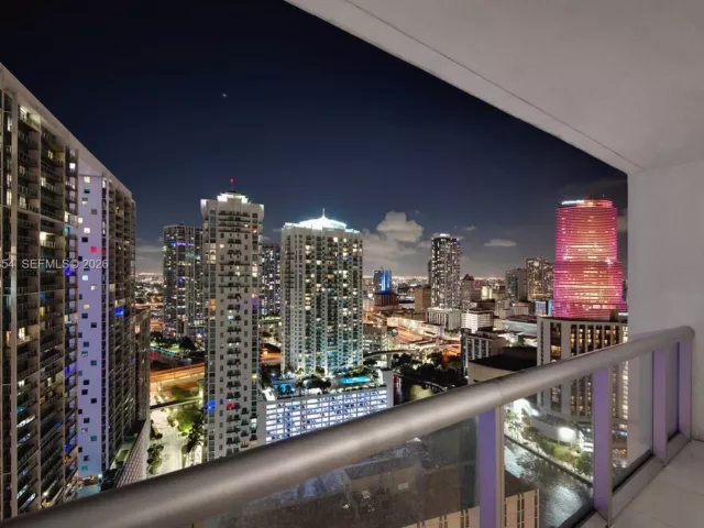 2-bedroom condo for sale in Miami - 485 Brickell Ave 3208 - MondialRealty