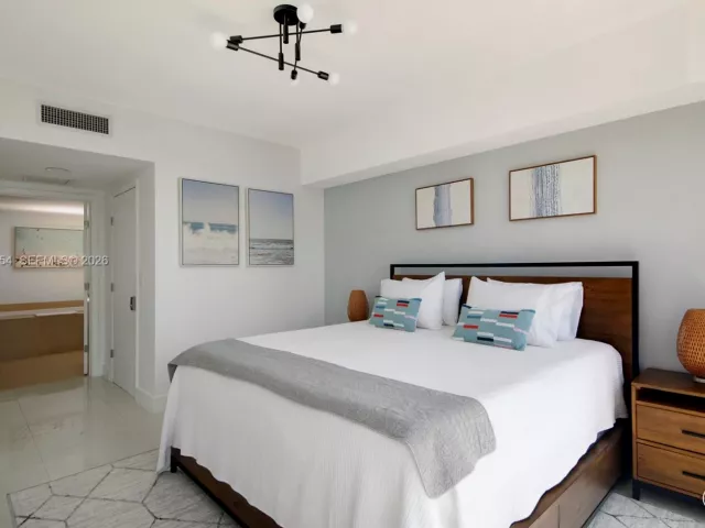 2-bedroom condo for sale in Miami - 485 Brickell Ave 3208 - MondialRealty