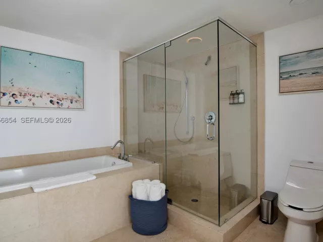 2-bedroom condo for sale in Miami - 485 Brickell Ave 3208 - MondialRealty