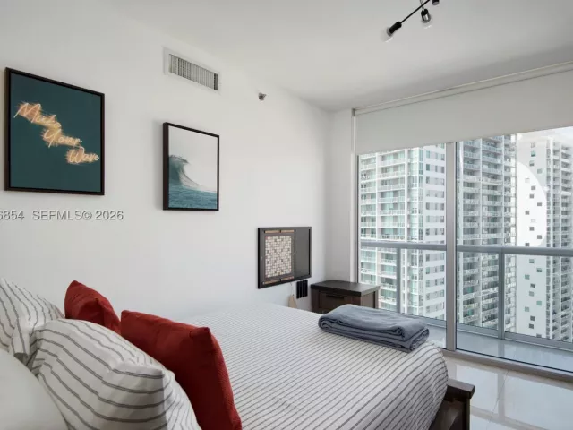 2-bedroom condo for sale in Miami - 485 Brickell Ave 3208 - MondialRealty