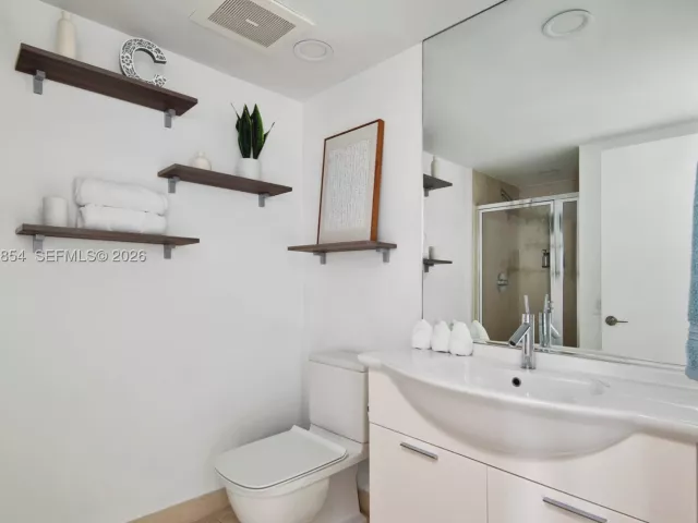 2-bedroom condo for sale in Miami - 485 Brickell Ave 3208 - MondialRealty