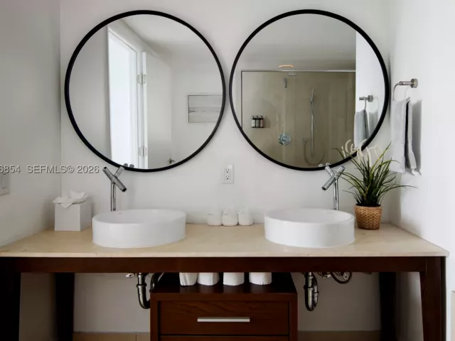 2-bedroom condo for sale in Miami - 485 Brickell Ave 3208 - MondialRealty