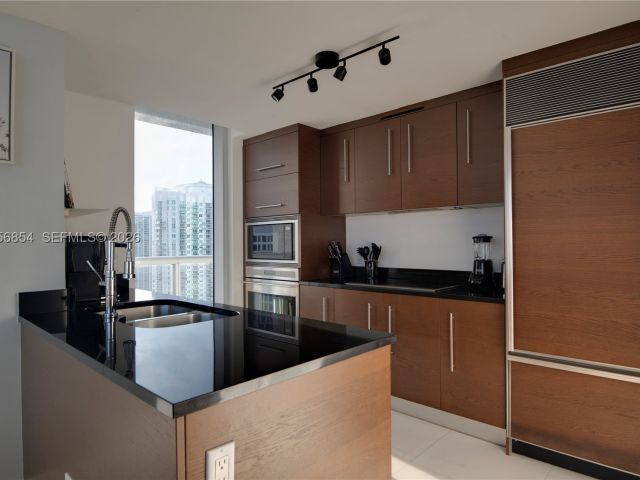 2-bedroom condo for sale in Miami - 485 Brickell Ave 3208 - MondialRealty