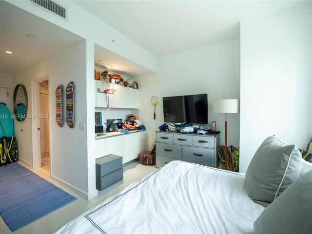 Apartment for rent  Unit #811 - photo 7338165