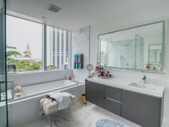 3-bedroom condo for rent in Miami - 851 NE 1st Ave 811 - MondialRealty