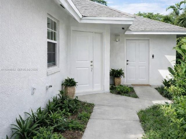 Home for rent at 165 SW 5th Ct 1 - photo 7450627