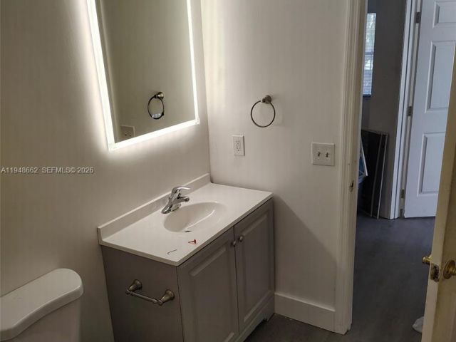 Home for rent at 165 SW 5th Ct 1 - photo 7450628