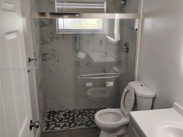 Home for rent at 165 SW 5th Ct 1 - photo 7450630