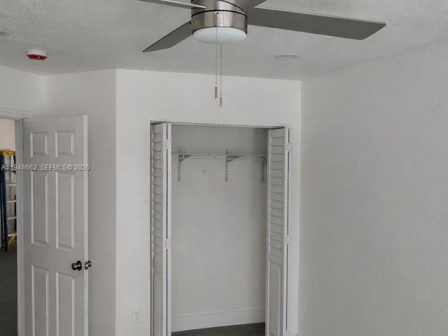 Home for rent at 165 SW 5th Ct 1 - photo 7450631