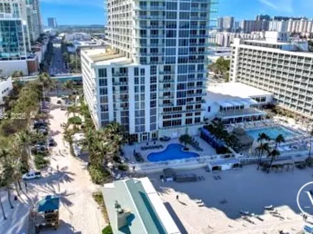 2-bedroom condo for sale in Sunny Isles Beach - 16699 Collins Ave 3407 - MondialRealty