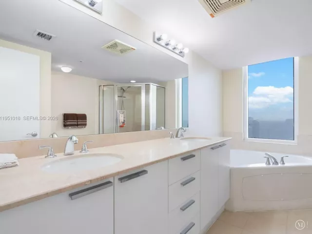 2-bedroom condo for sale in Sunny Isles Beach - 16699 Collins Ave 3407 - MondialRealty