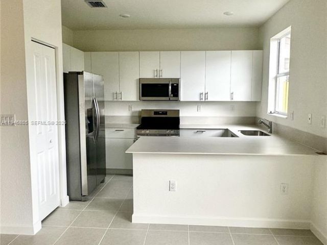 3-bedroom home for rent in Homestead - 2713 SE 26 Rd . - MondialRealty