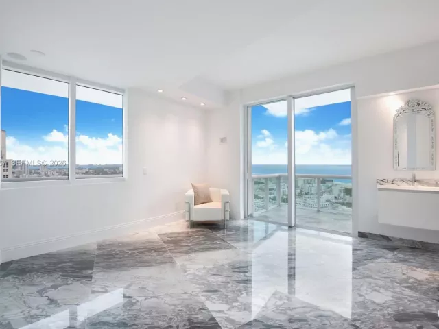 3-bedroom condo for rent in Miami Beach - 1000 S Pointe Dr PH-2804 - MondialRealty