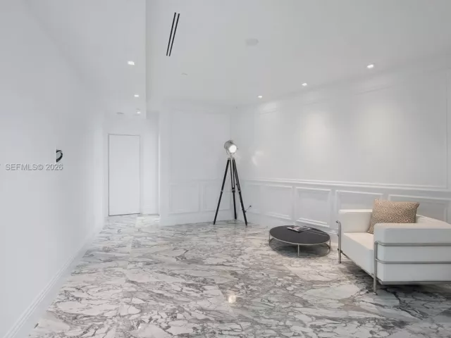 3-bedroom condo for rent in Miami Beach - 1000 S Pointe Dr PH-2804 - MondialRealty