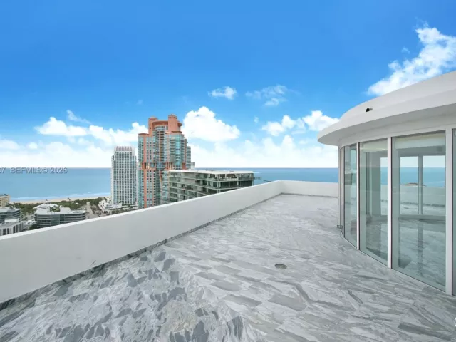 3-bedroom condo for rent in Miami Beach - 1000 S Pointe Dr PH-2804 - MondialRealty