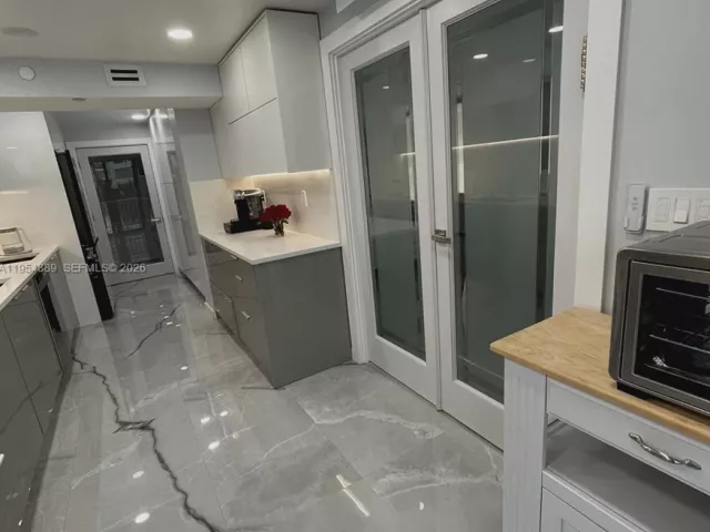 3-bedroom condo for sale in Sunny Isles Beach - 210 174th St 309 - MondialRealty