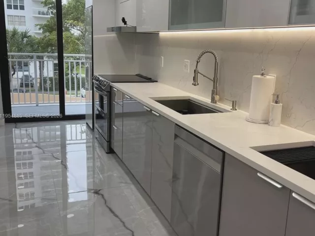 3-bedroom condo for sale in Sunny Isles Beach - 210 174th St 309 - MondialRealty