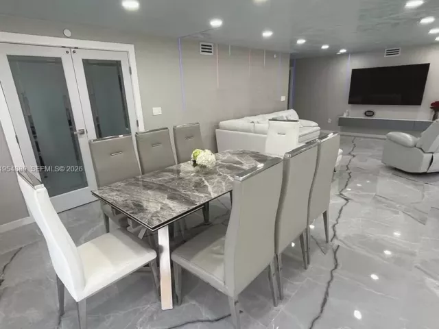 3-bedroom condo for sale in Sunny Isles Beach - 210 174th St 309 - MondialRealty