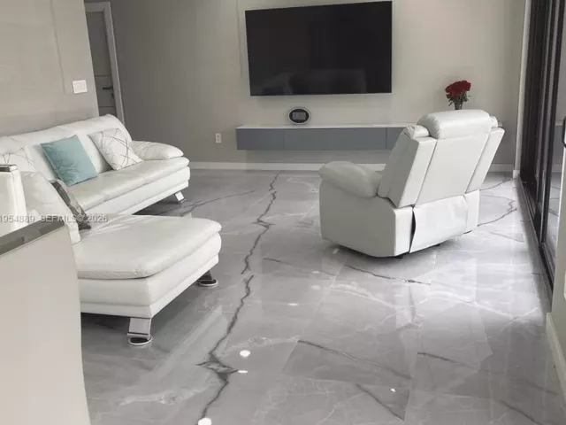 3-bedroom condo for sale in Sunny Isles Beach - 210 174th St 309 - MondialRealty