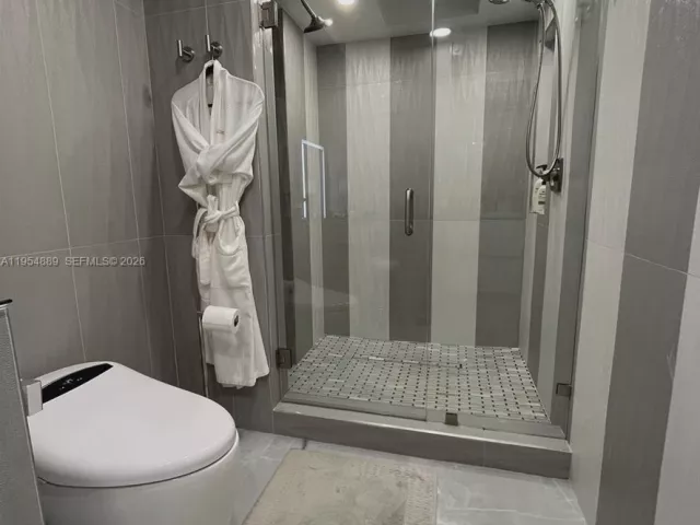 3-bedroom condo for sale in Sunny Isles Beach - 210 174th St 309 - MondialRealty