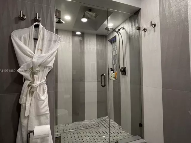 3-bedroom condo for sale in Sunny Isles Beach - 210 174th St 309 - MondialRealty