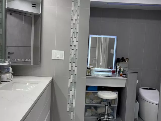 3-bedroom condo for sale in Sunny Isles Beach - 210 174th St 309 - MondialRealty