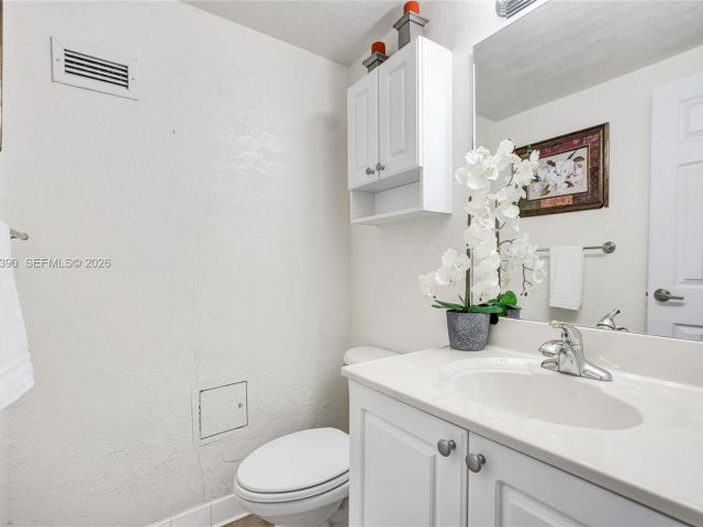 1-bedroom condo for rent in Hollywood - 2501 S Ocean Dr 1628 (Available June 20) - MondialRealty