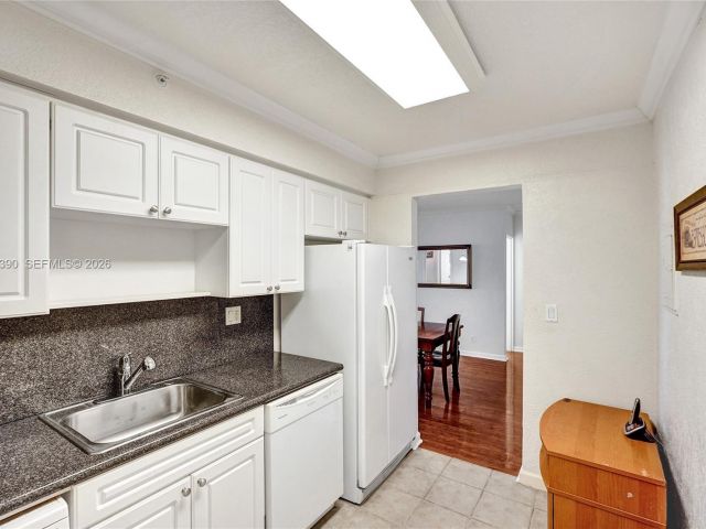 1-bedroom condo for rent in Hollywood - 2501 S Ocean Dr 1628 (Available June 20) - MondialRealty