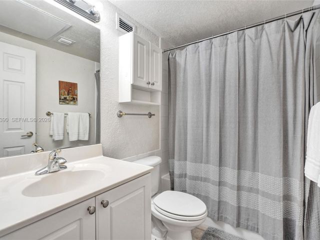 1-bedroom condo for rent in Hollywood - 2501 S Ocean Dr 1628 (Available June 20) - MondialRealty