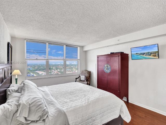 1-bedroom condo for rent in Hollywood - 2501 S Ocean Dr 1628 (Available June 20) - MondialRealty