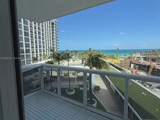 2-bedroom condo for sale in Bal Harbour - 10275 Collins Ave 420 - MondialRealty