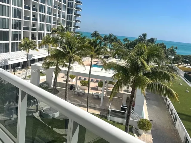 2-bedroom condo for rent in Bal Harbour - 10275 Collins Ave 420 - MondialRealty