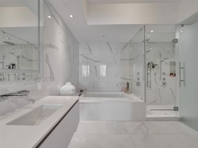 3-bedroom condo for sale in Aventura - 5500 Island Estates Dr 802 - MondialRealty