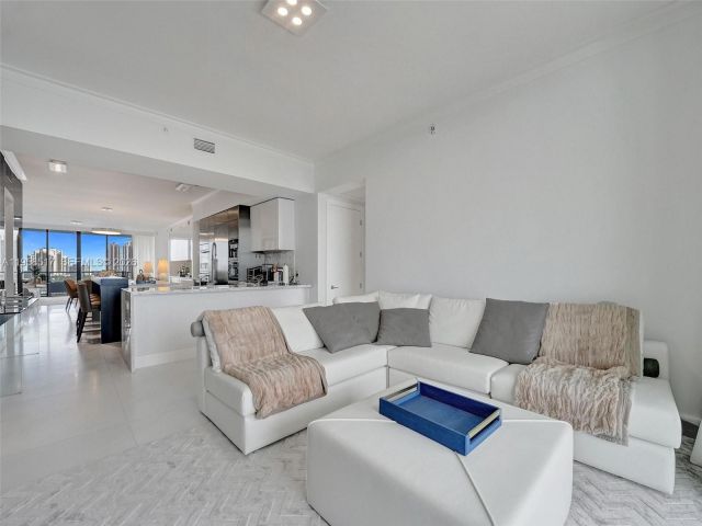 3-bedroom condo for sale in Aventura - 5500 Island Estates Dr 802 - MondialRealty