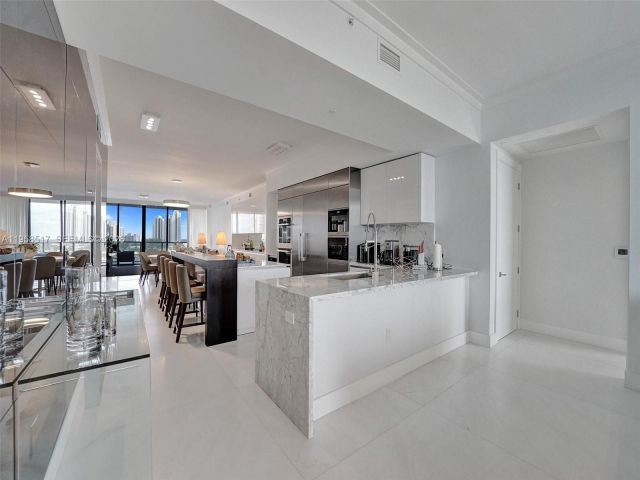 3-bedroom condo for sale in Aventura - 5500 Island Estates Dr 802 - MondialRealty