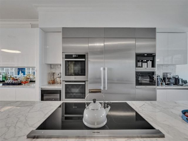 3-bedroom condo for sale in Aventura - 5500 Island Estates Dr 802 - MondialRealty