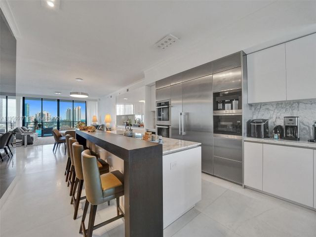 3-bedroom condo for sale in Aventura - 5500 Island Estates Dr 802 - MondialRealty