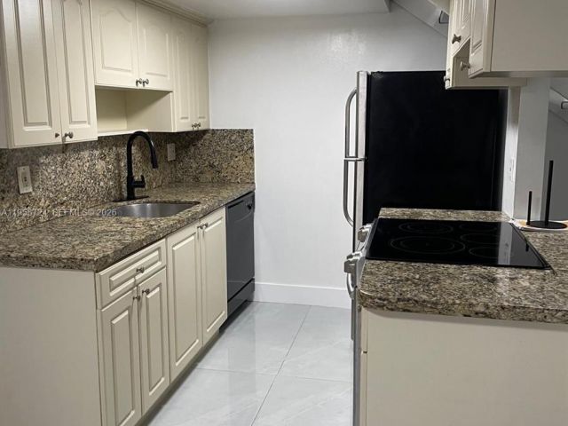 Home for rent at 1455 Holly Heights Dr 40 - photo 7468971