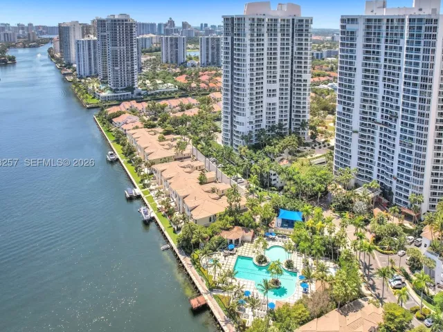 3-bedroom condo for sale in Aventura - 21050 Point Pl 3104 - MondialRealty