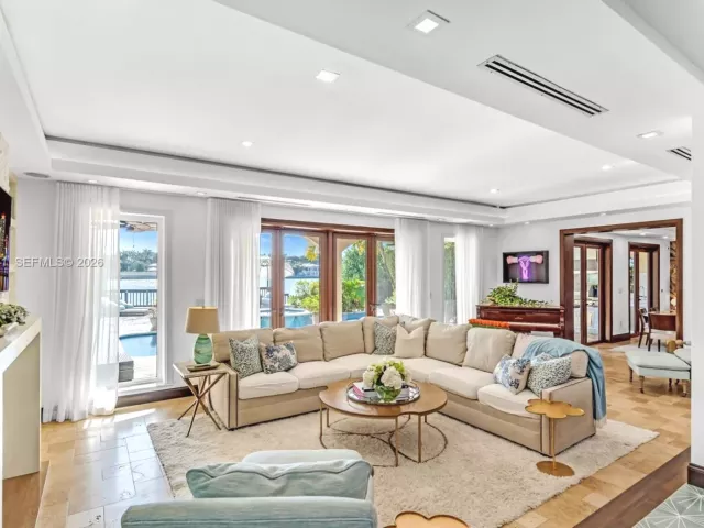 5-bedroom home for sale in Miami Beach - 1398 Bay Dr - MondialRealty