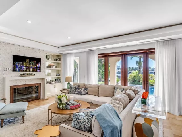 5-bedroom home for sale in Miami Beach - 1398 Bay Dr - MondialRealty