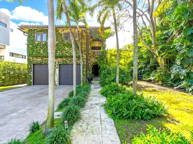 5-bedroom home for sale in Miami Beach - 1398 Bay Dr - MondialRealty