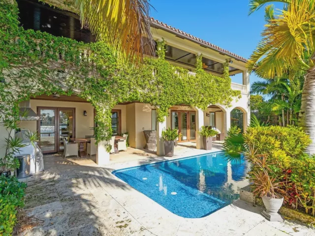 5-bedroom home for sale in Miami Beach - 1398 Bay Dr - MondialRealty
