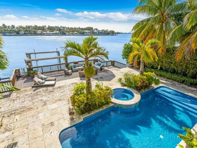 5-bedroom home for sale in Miami Beach - 1398 Bay Dr - MondialRealty