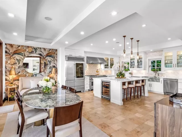 5-bedroom home for sale in Miami Beach - 1398 Bay Dr - MondialRealty