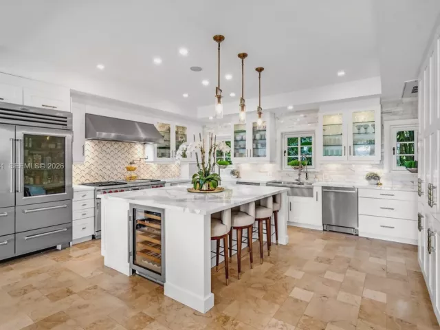 5-bedroom home for sale in Miami Beach - 1398 Bay Dr - MondialRealty