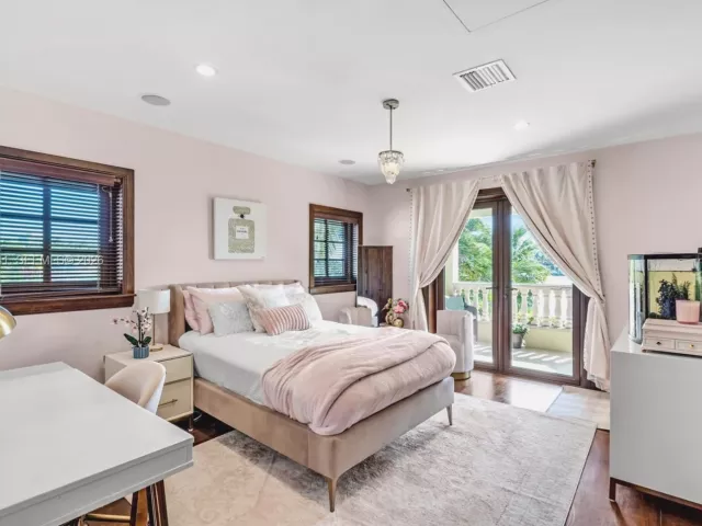 5-bedroom home for sale in Miami Beach - 1398 Bay Dr - MondialRealty